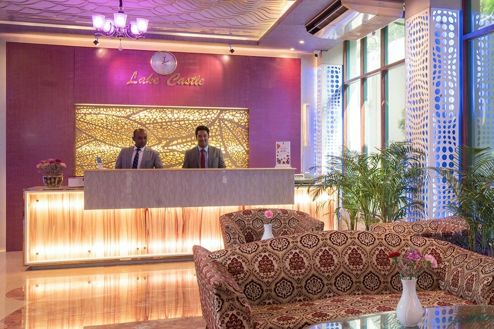 Фото Lake Castle