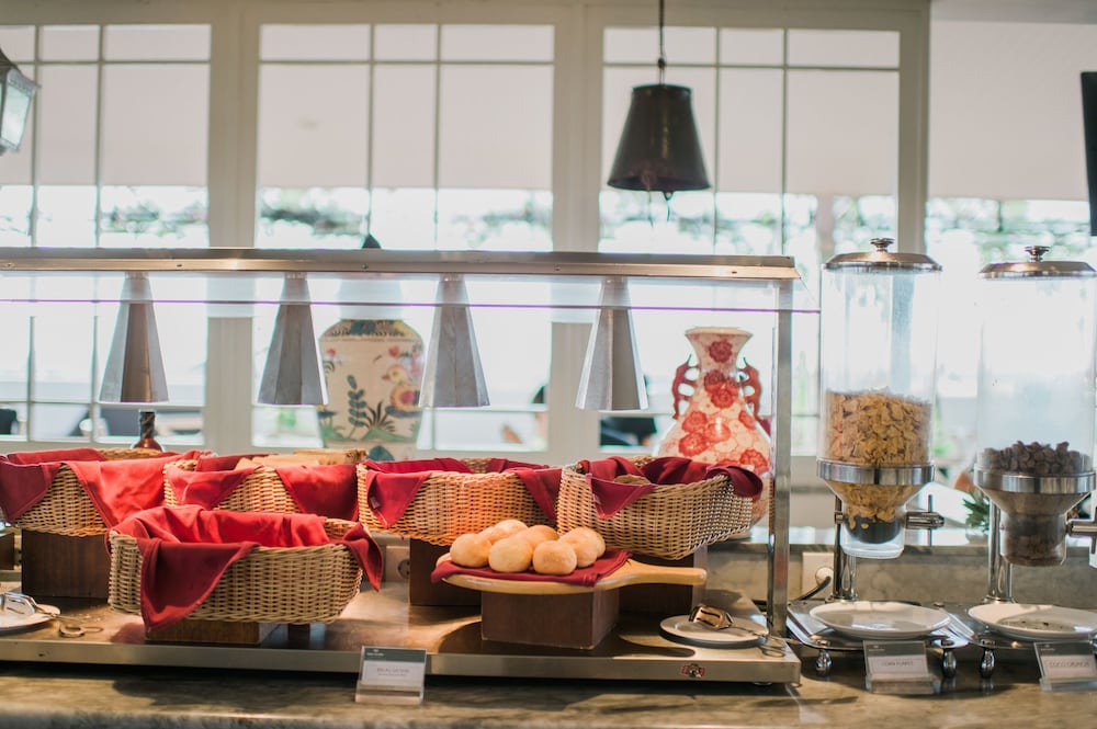 Фото Hotel Santika Seminyak