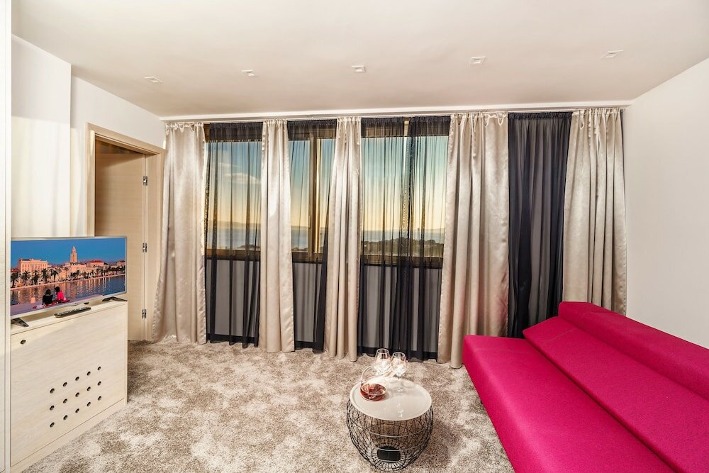 Фото The View Luxury Rooms
