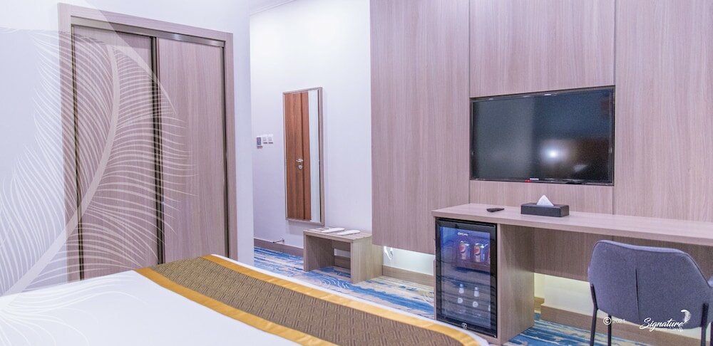 Фото Signature Hotel