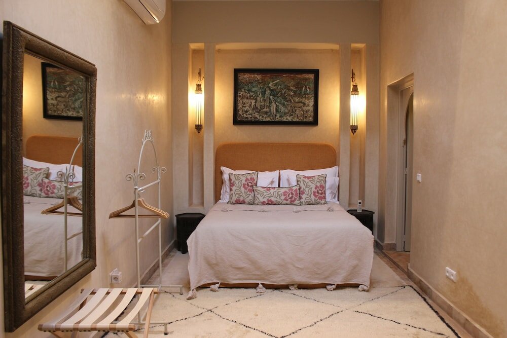 Фото Riad Emberiza Sahari