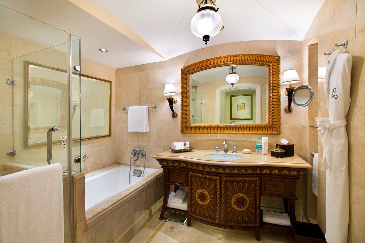 Фото The Leela Palace Bengaluru