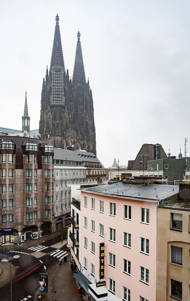 Фото Boutique 003 Koln am Dom