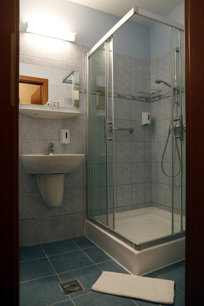 Фото Six Inn Hotel