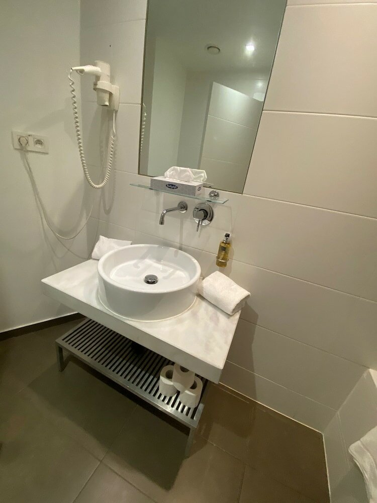 Фото B-aparthotel Montgomery