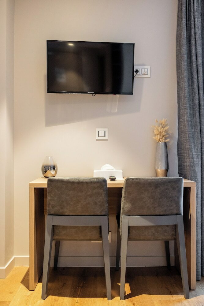 Фото Adonis Le Bastia