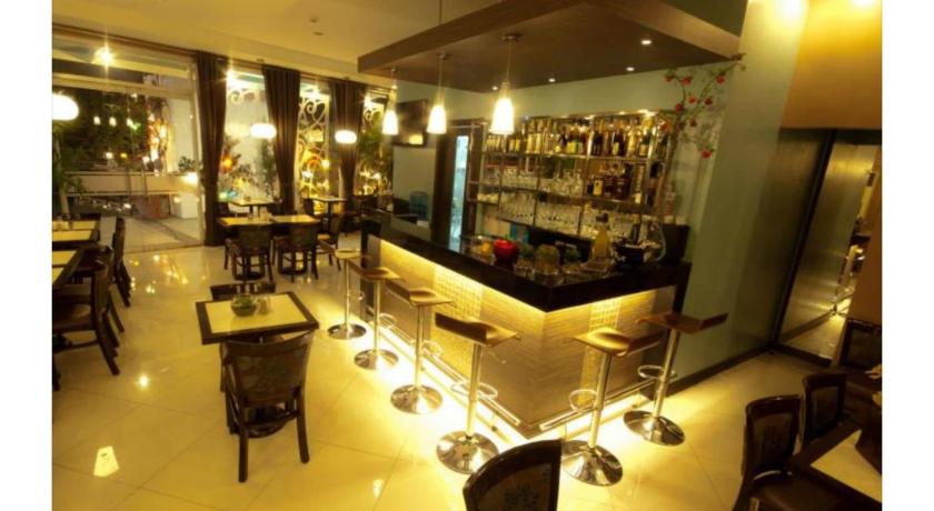 Фото Townhouse Oak Avitel Hotel