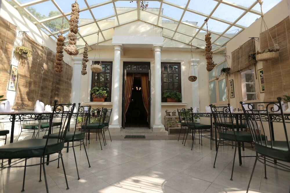 Фото WelcomHeritage Windsor Lodge