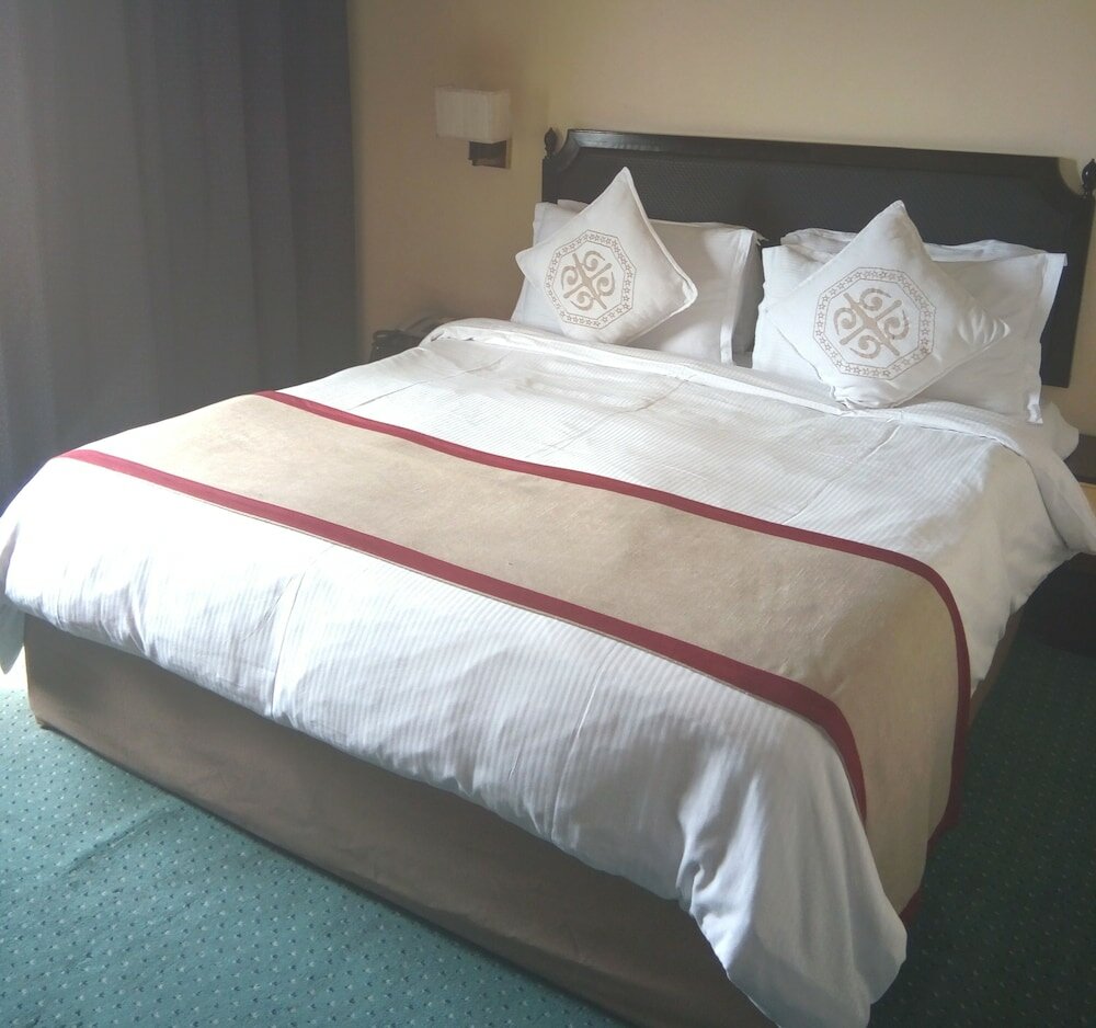 Фото Dynasty Hotel