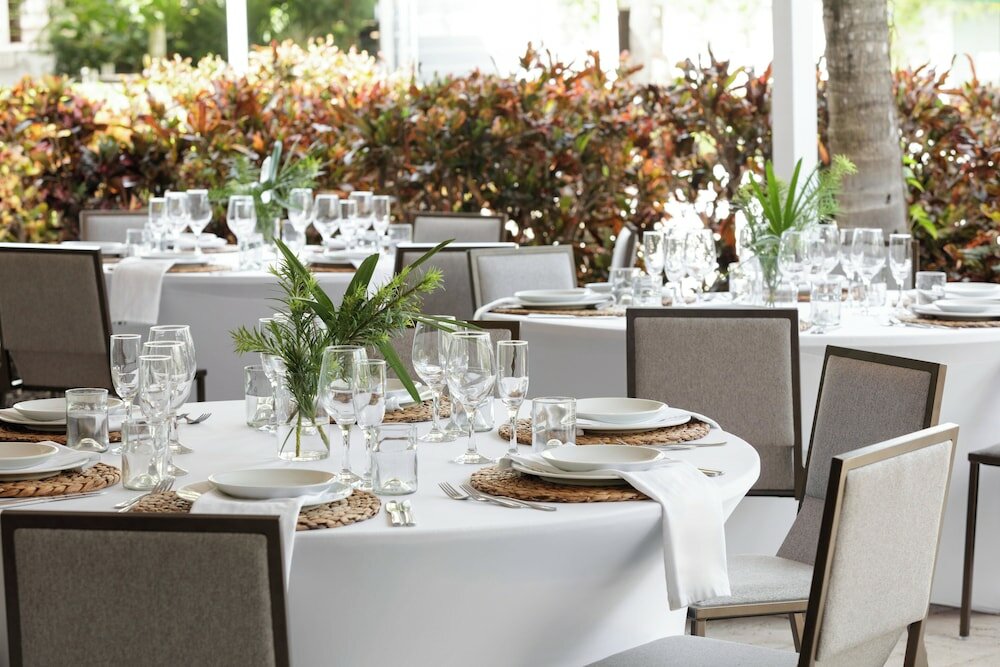 Фото Kimpton Surfcomber Hotel, an Ihg Hotel