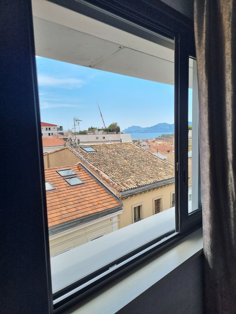 Фото Cannes Centre Univers