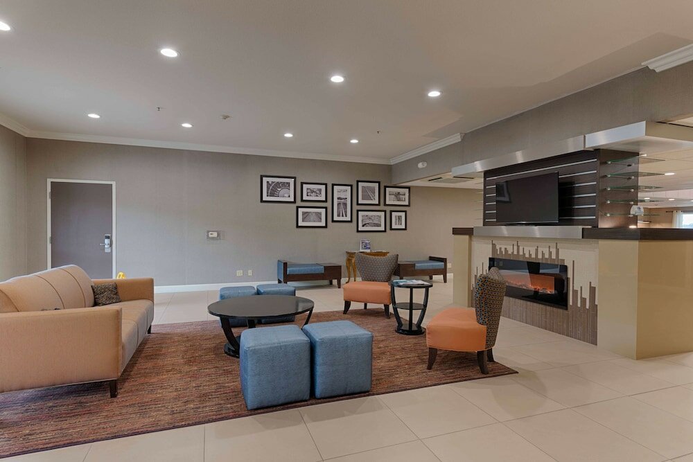 Фото Best Western Plus Delta Inn & Suites