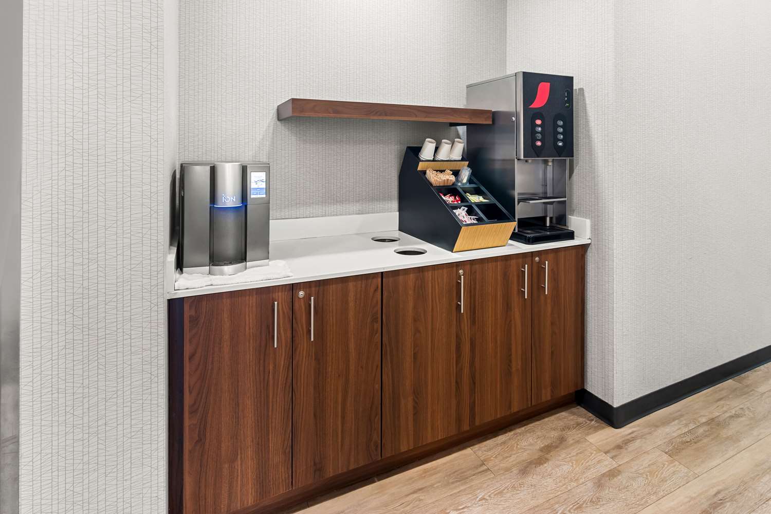 Фото Park Inn by Radisson, Kelowna