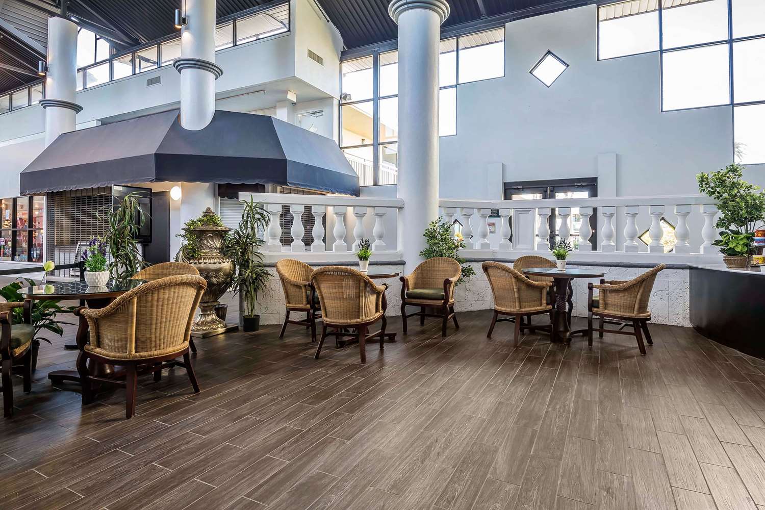 Фото Orlando International Airport Hotel