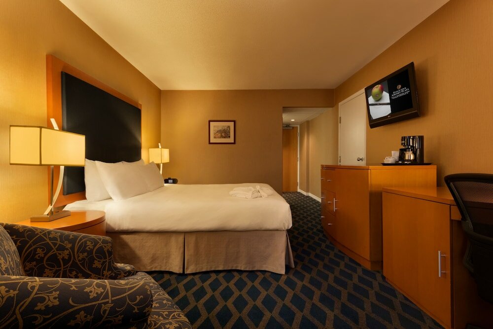 Фото Executive Hotel Vancouver Airport