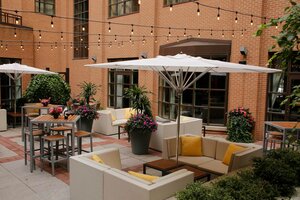 Гостиница The Yorkville Royal Sonesta