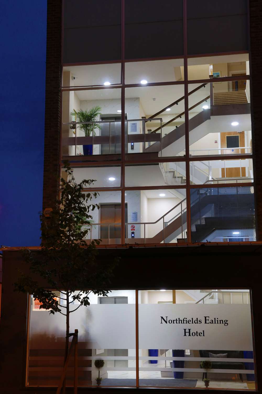 Фото Best Western Northfields Ealing Hotel