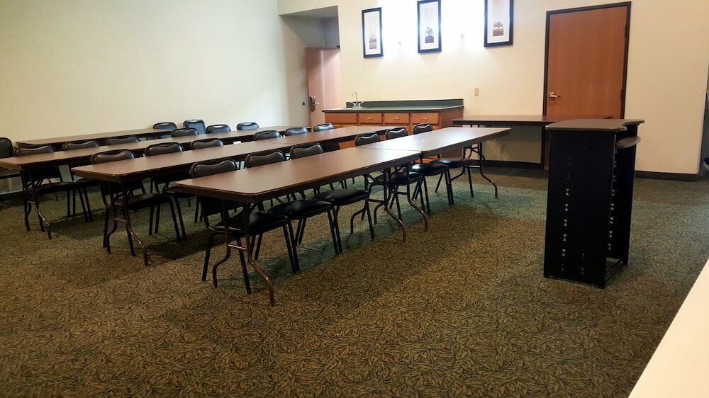 Фото AmericInn by Wyndham Garden City