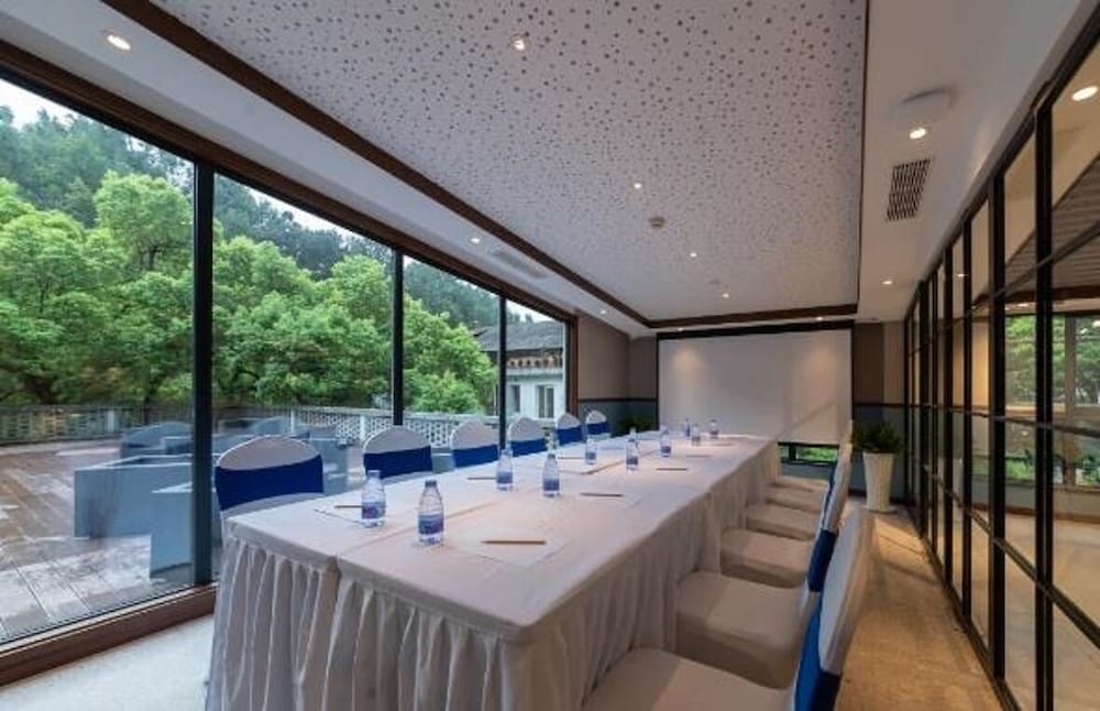 Фото Hiking Hotel Hangzhou