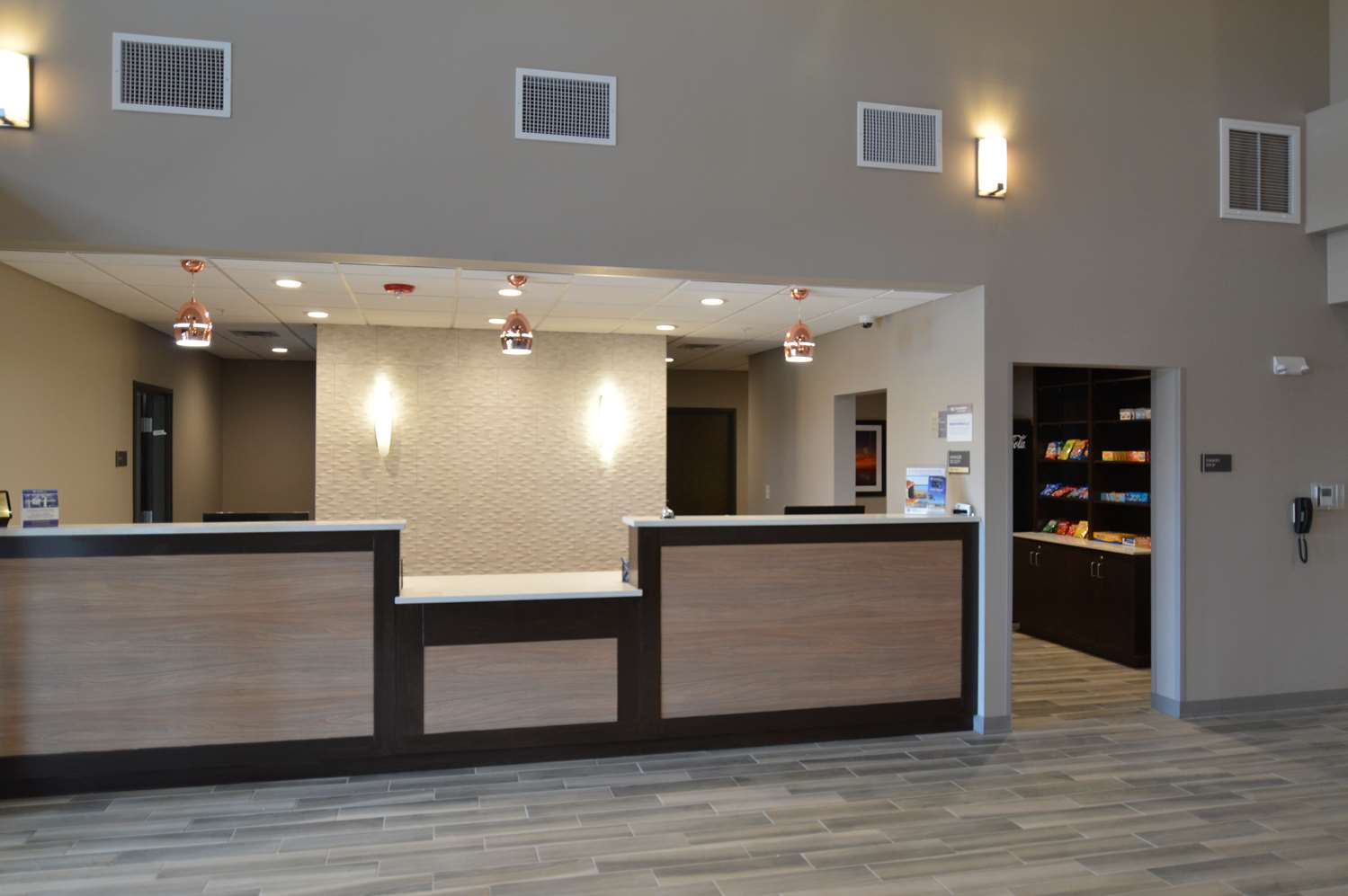 Фото Best Western False River Hotel