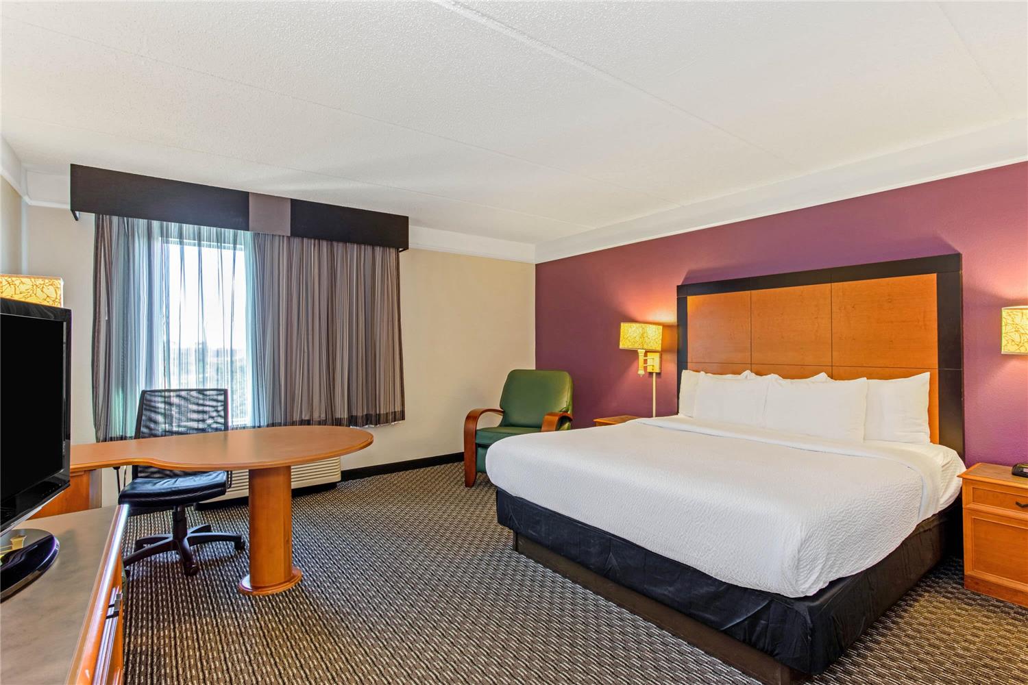 Фото La Quinta Inn & Suites by Wyndham Orlando i Drive/Conv Ctr
