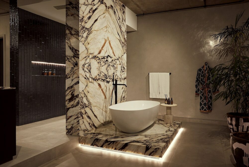 Фото Hallmark Hotel