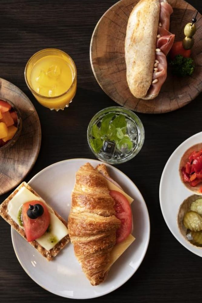 Фото Quentin England Hotel