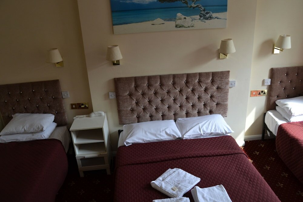 Фото Hyde Park Court Hotel