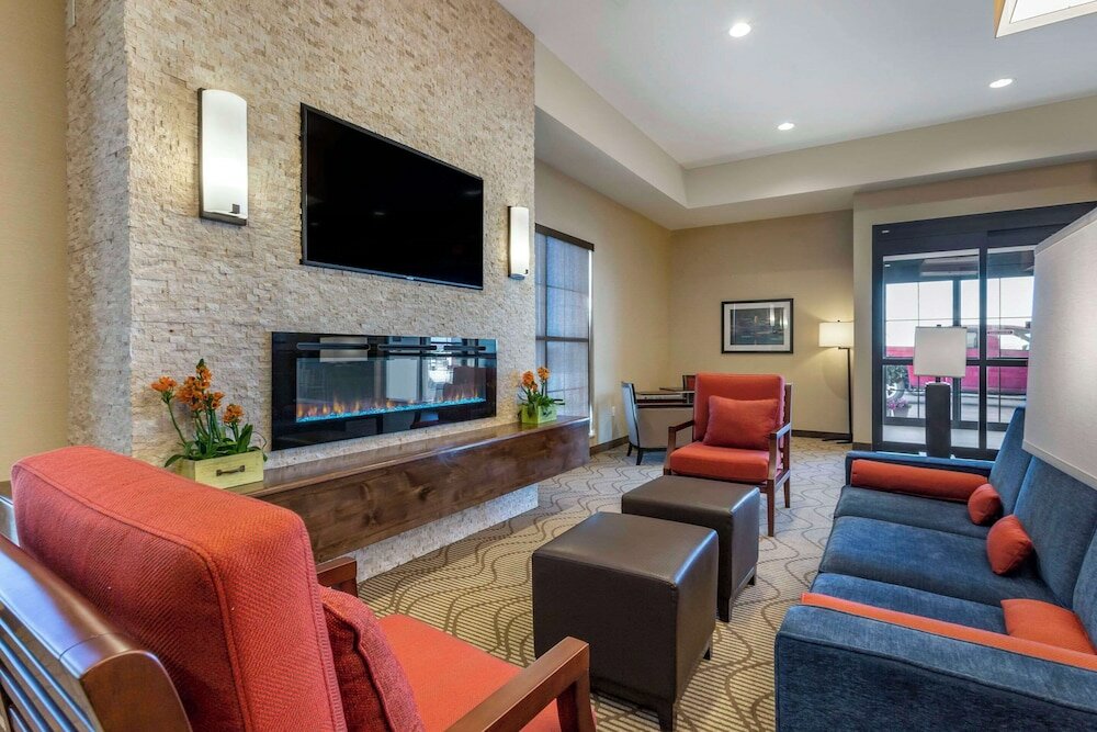 Фото Comfort Suites Albuquerque Airport