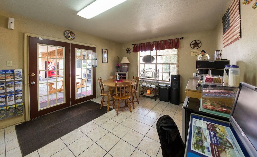 Фото Americas Best Value Inn The Legends Inn