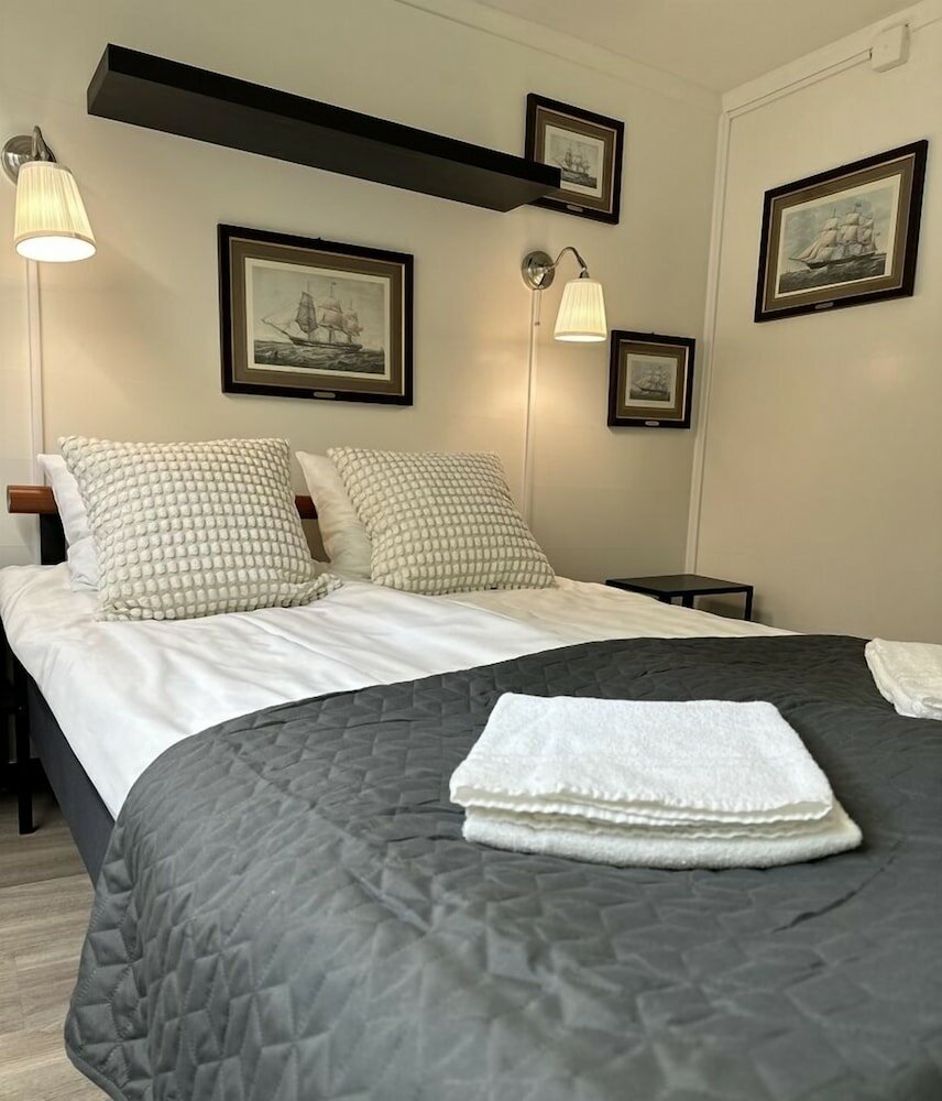 Фото The Red Boat