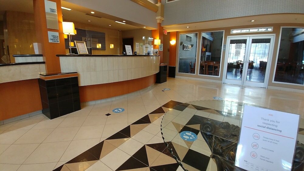 Фото Holiday Inn Express Hotel & Suites Calgary S-Macleod Trail S, an Ihg Hotel
