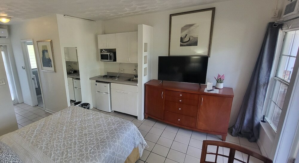 Фото Green Island Inn