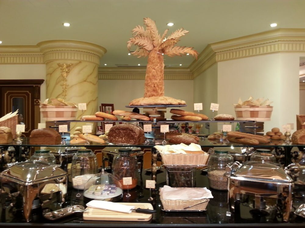 Фото Royal Rose Abu Dhabi, a Curio Collection by Hilton Affiliated Hotel