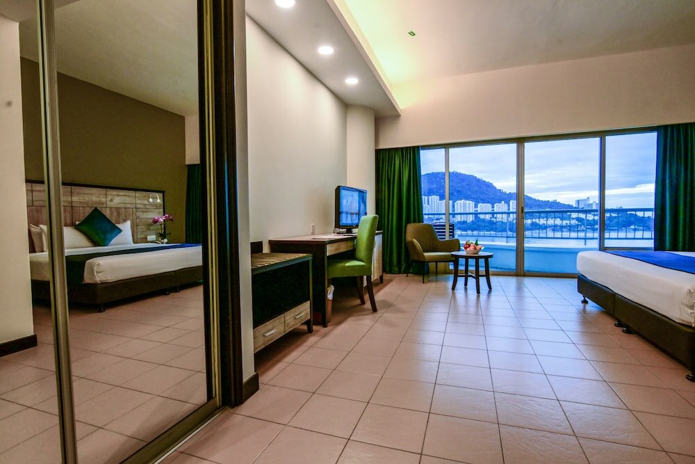 Фото Flamingo Hotel by The Beach