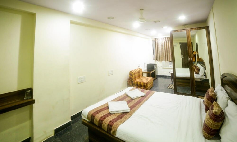 Фото Lucky Hotel Bandra