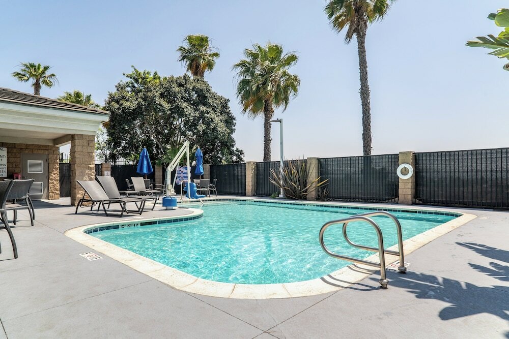 Фото Holiday Inn Express & Suites San Diego Otay Mesa