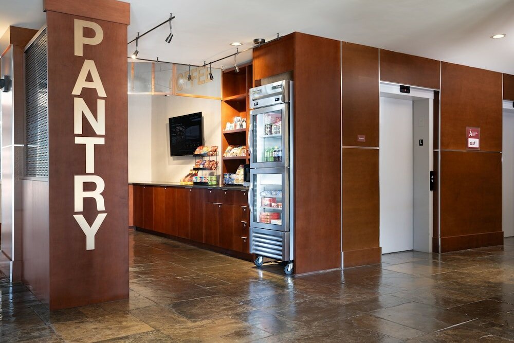 Фото Four Points by Sheraton Victoria Gateway