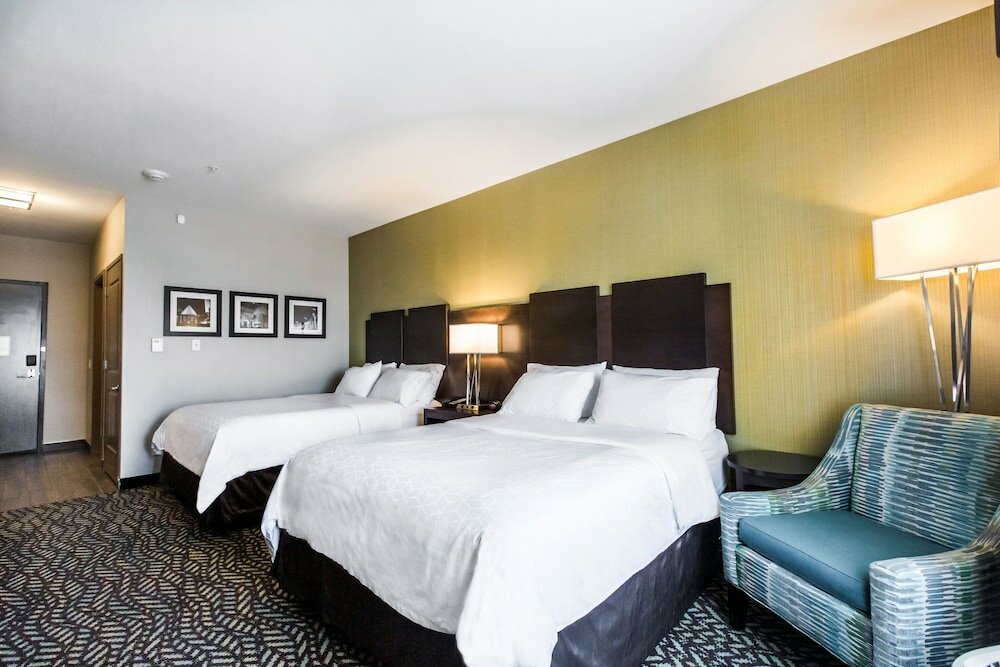 Фото Holiday Inn Express & Suites Spruce Grove - Stony Plain, an Ihg Hotel