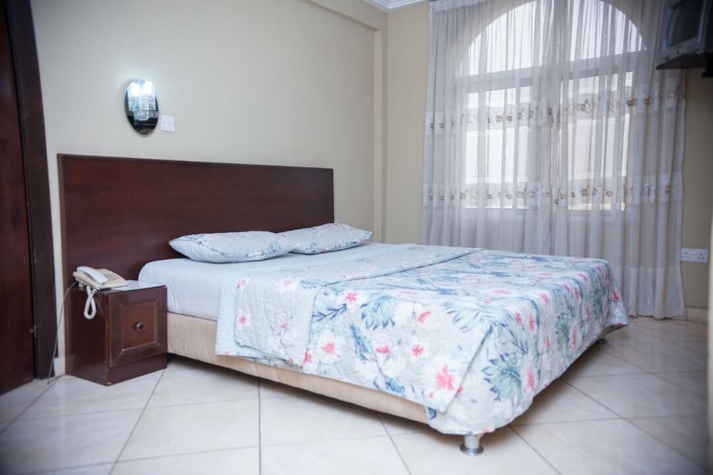 Фото Wadoma Royale Hotel