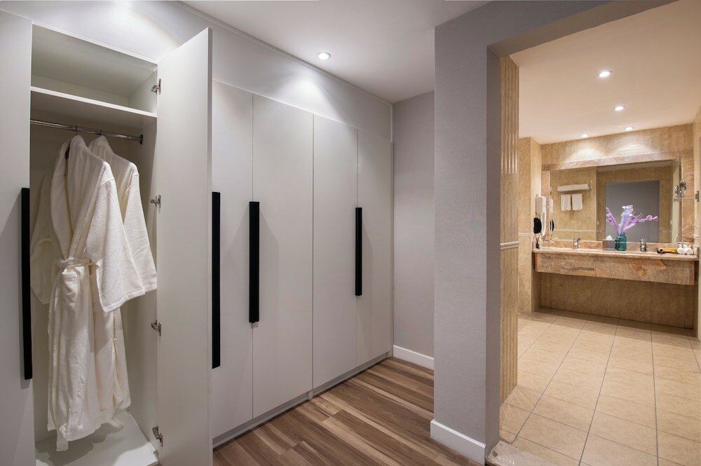 Фото Отель Warwick Al Jubail