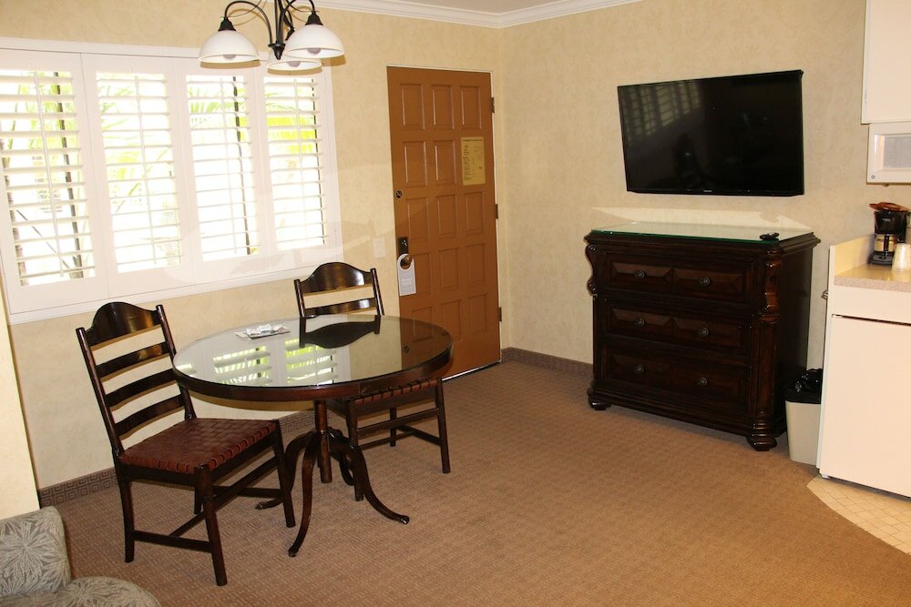 Фото Franciscan Inn & Suites