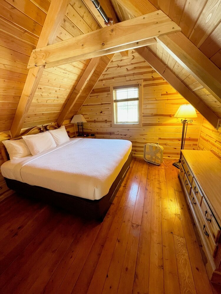 Фото Cabins of Mackinaw