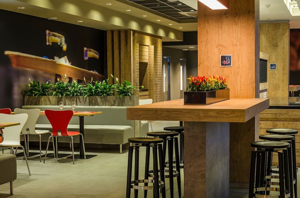 Фото Ibis Porto Alegre Assis Brasil