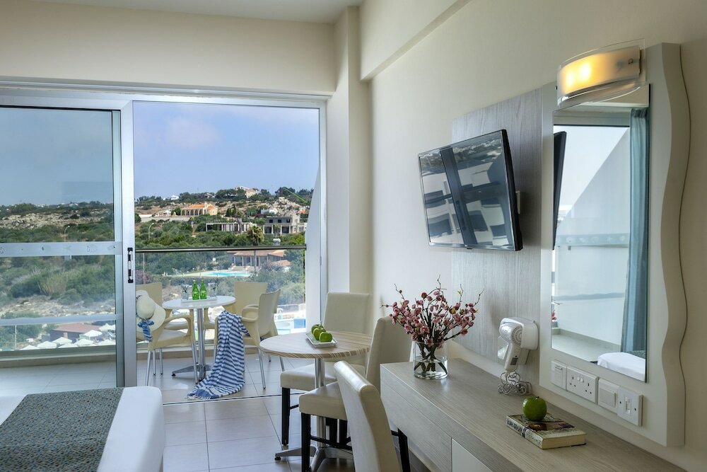 Фото Tofinis Hotel