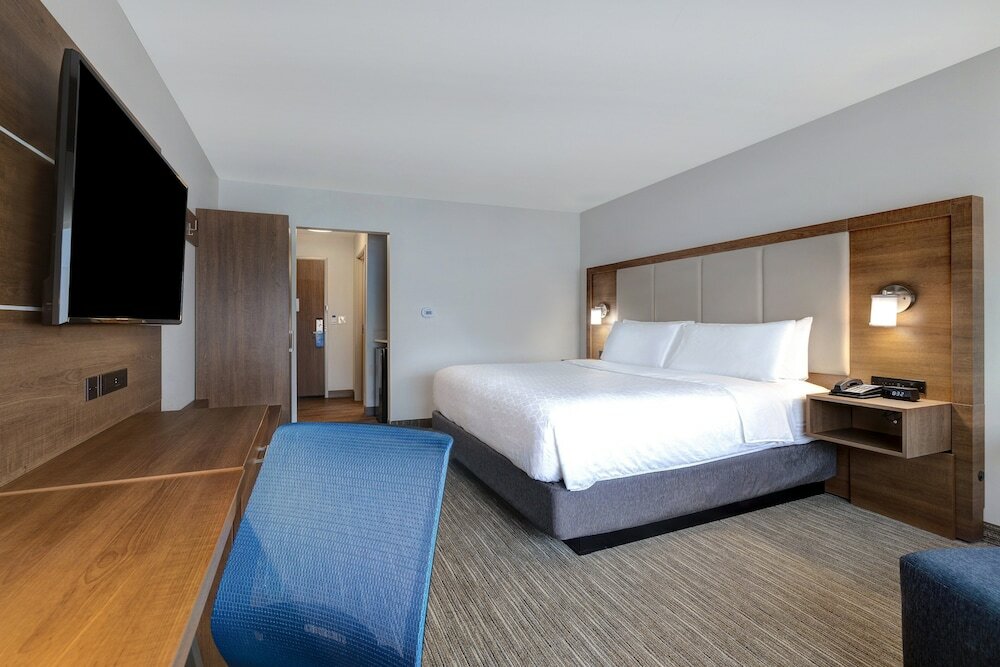 Фото Holiday Inn Express And Suites Detroit Dearborn, an Ihg Hotel