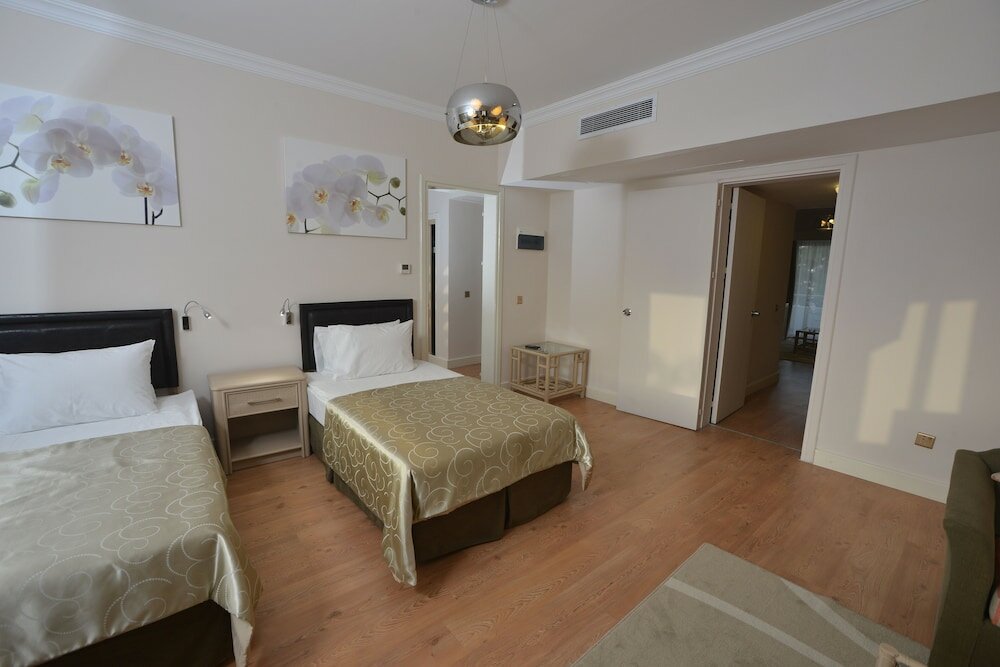 Фото Jasmine Court Hotel & Casino