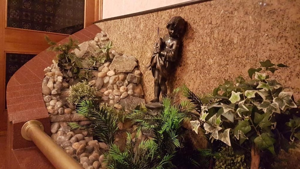 Фото Westpoint Hotel