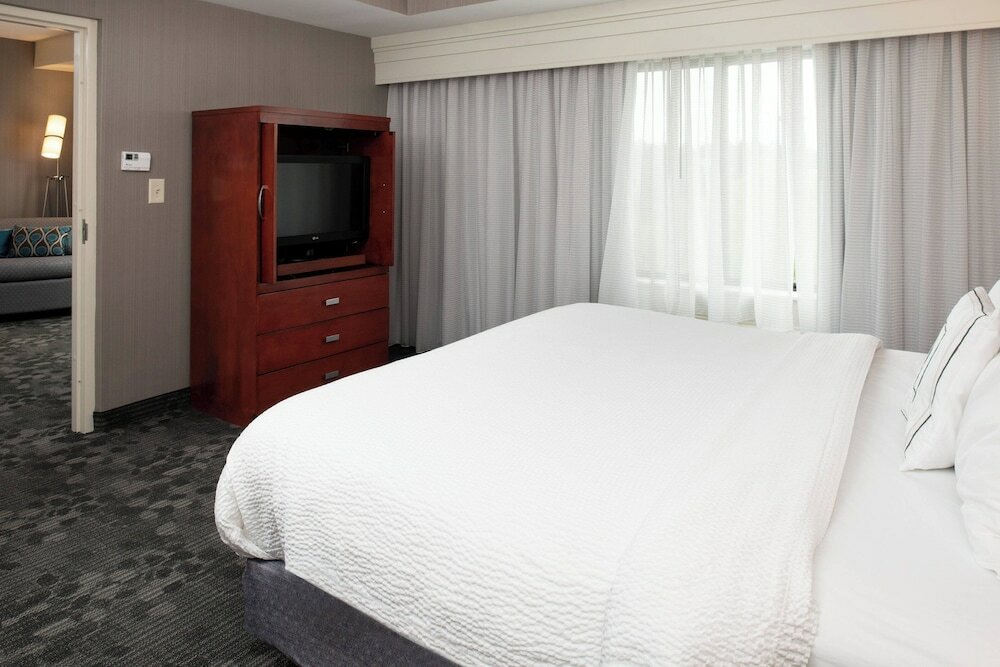 Фото Courtyard by Marriott High Point