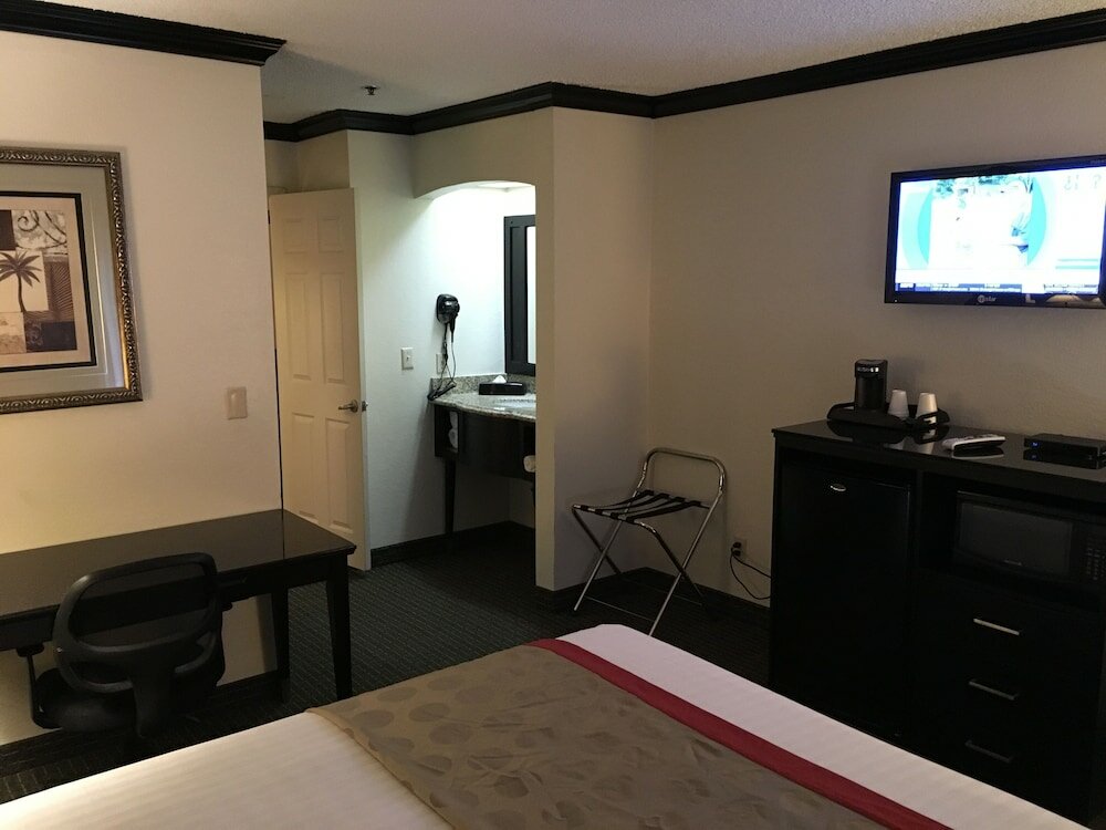 Фото Ramada by Wyndham Ontario